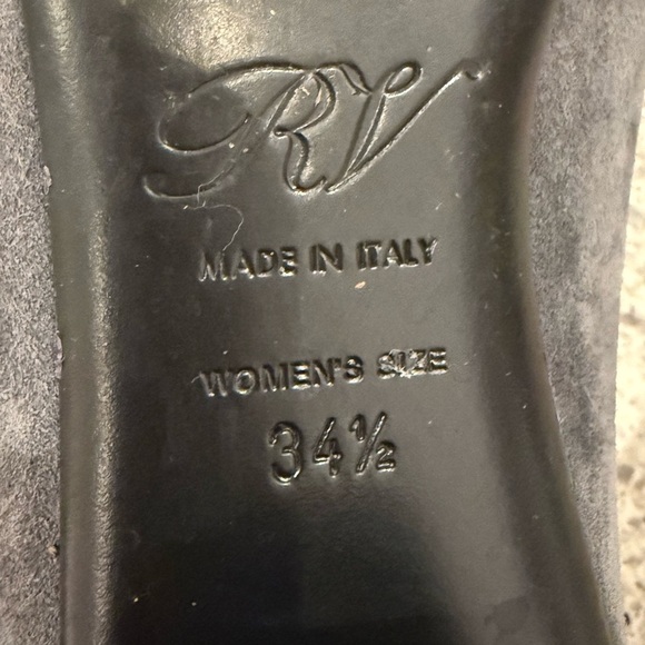 Roger Vivier Belle Pumps in Grey Suede - Picture 7 of 11